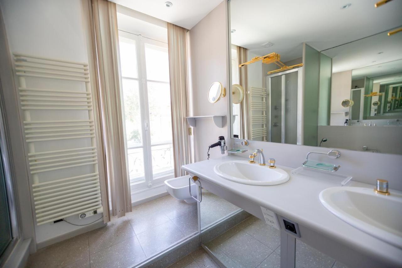 Les Frenes En Provence-Chateau Zen Aviñón Habitación foto